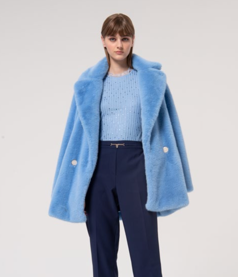 Manteau fausse fourrure bleu ciel sale